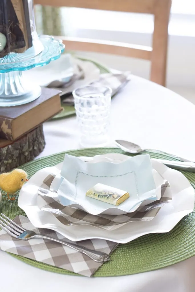 Table setting with linen and a chocolate, Easter Tablescape, Easy Easter Tablesettings