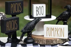 Halloween Signs Rae Dunn Inspired DIY #raedunn #kippiathome #chalkpaint #halloween