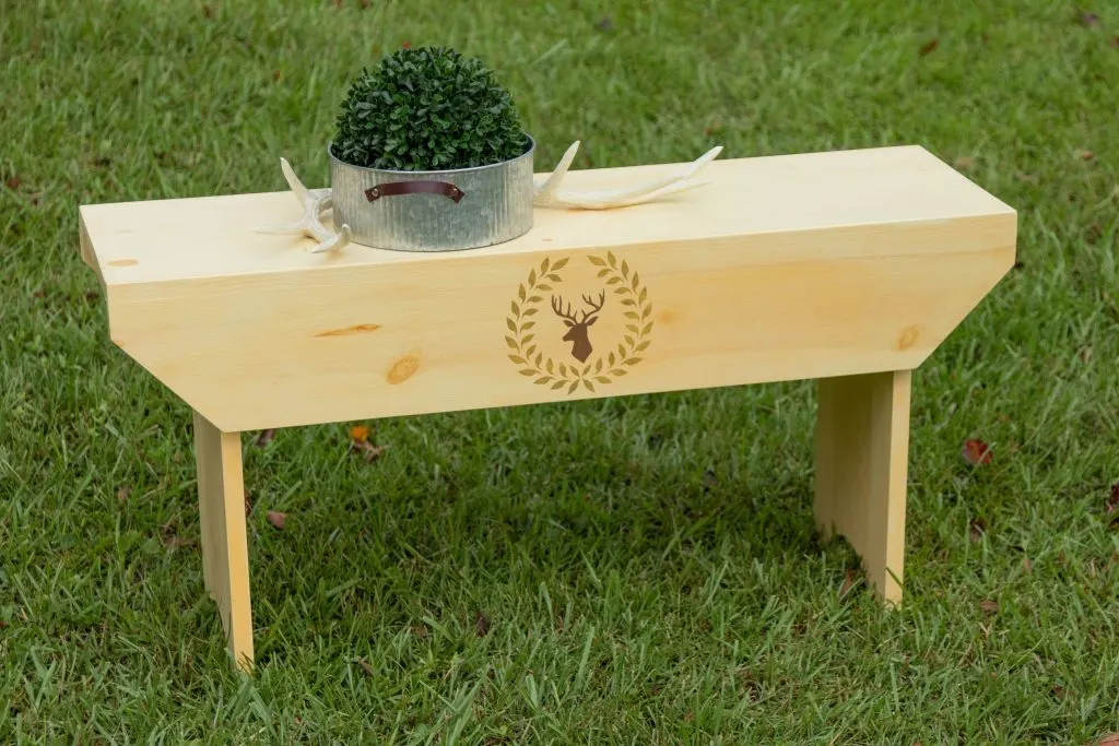 One-Board-Bench with deer and wreath stencil