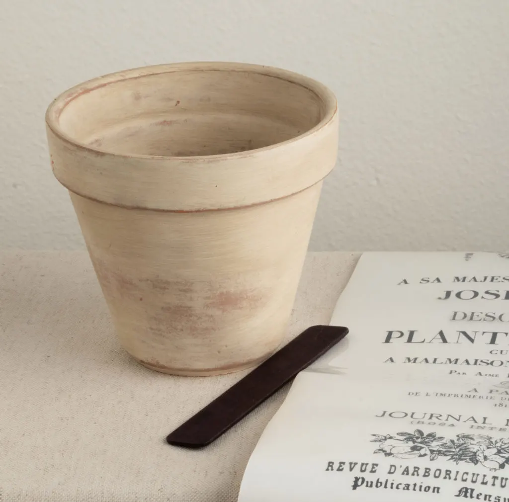 Clay pot with rubbing tool and easy transfer