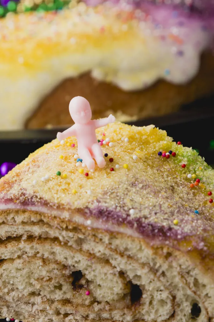 King Cake with baby, Mardi Gras King Cake, recipe and traditions #kingcake #mardigras #fattuesday #kippiathome