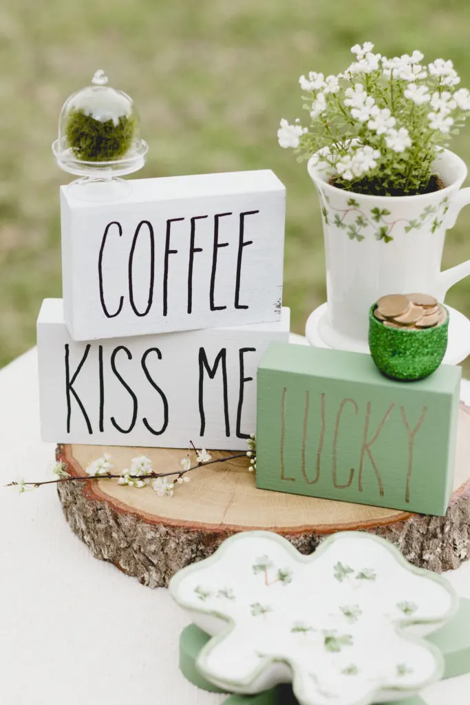 Coffee, Kiss Me and Lucky signs, sign DIY