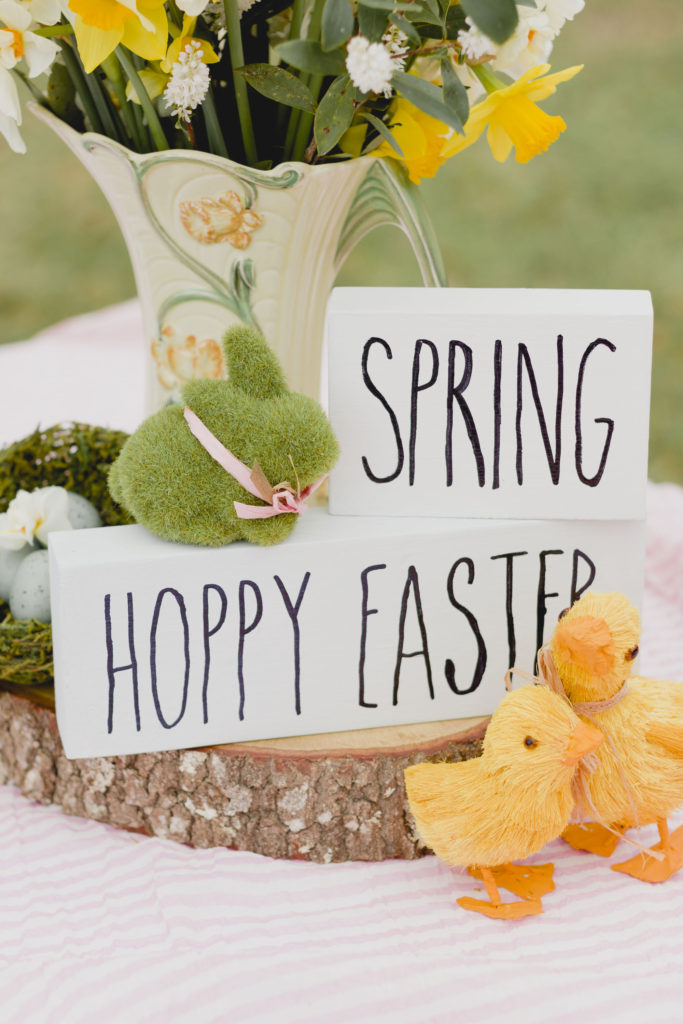 Spring Sign Vignette, Easy Sign DIY 