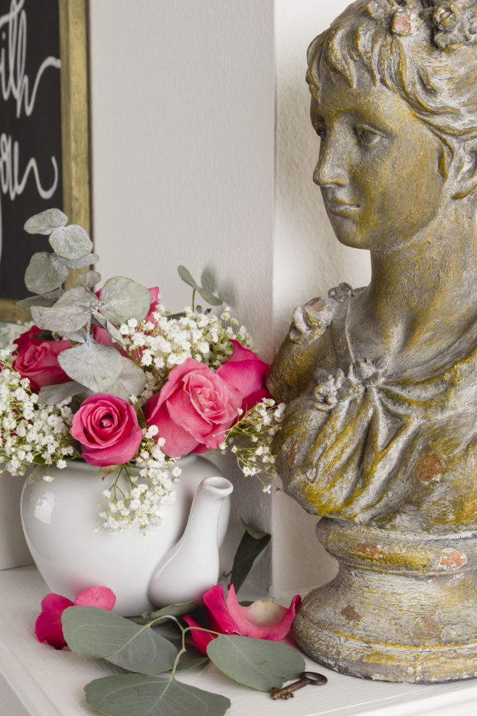 Teapot Centerpiece and Hand Painted Sign DIY