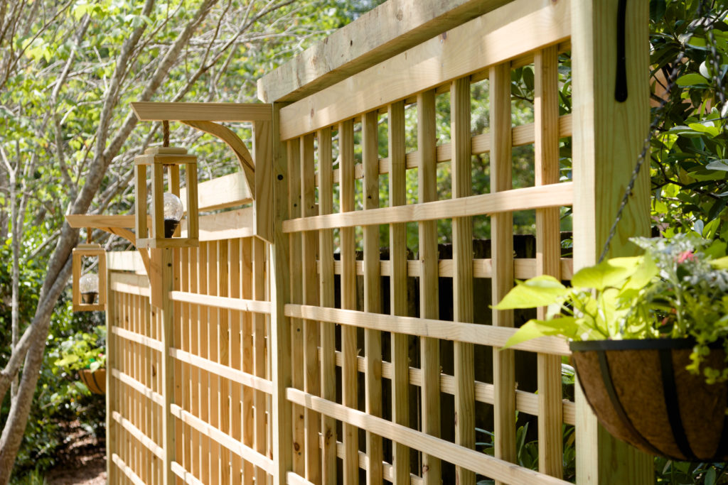 Garden trellis with lanterns, privacy screen