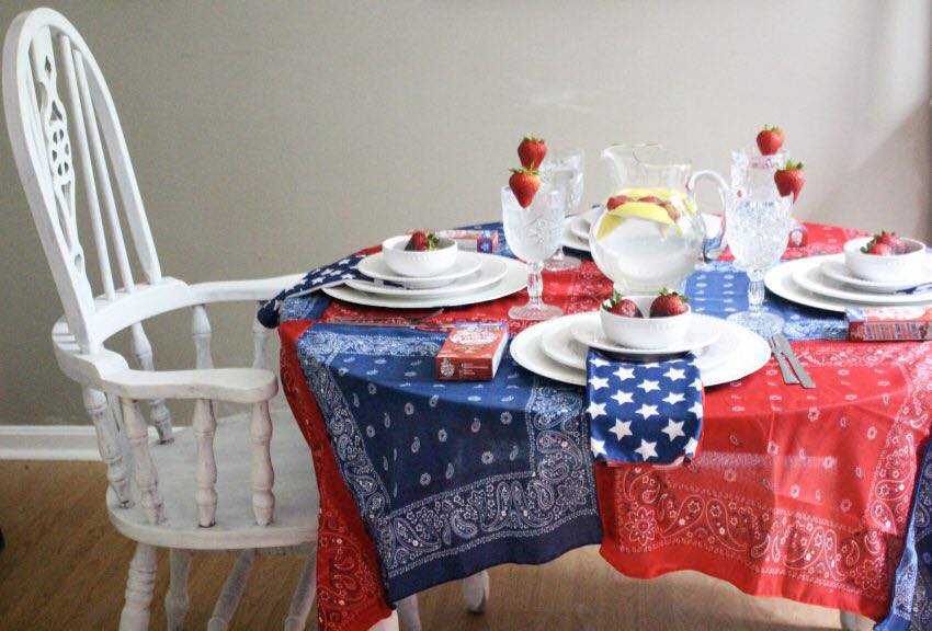 No-sew bandanna tablecloth so easy and quick you can make one in an afternoon. Learn how... No-sew bandanna tablecloth, red, white and blue