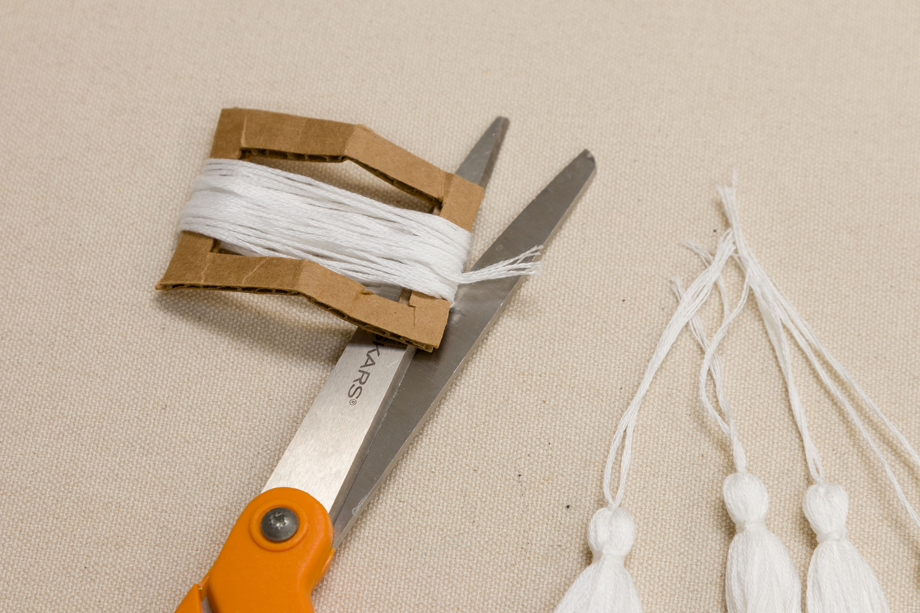 Tassels DIY Guide Kippi at Home