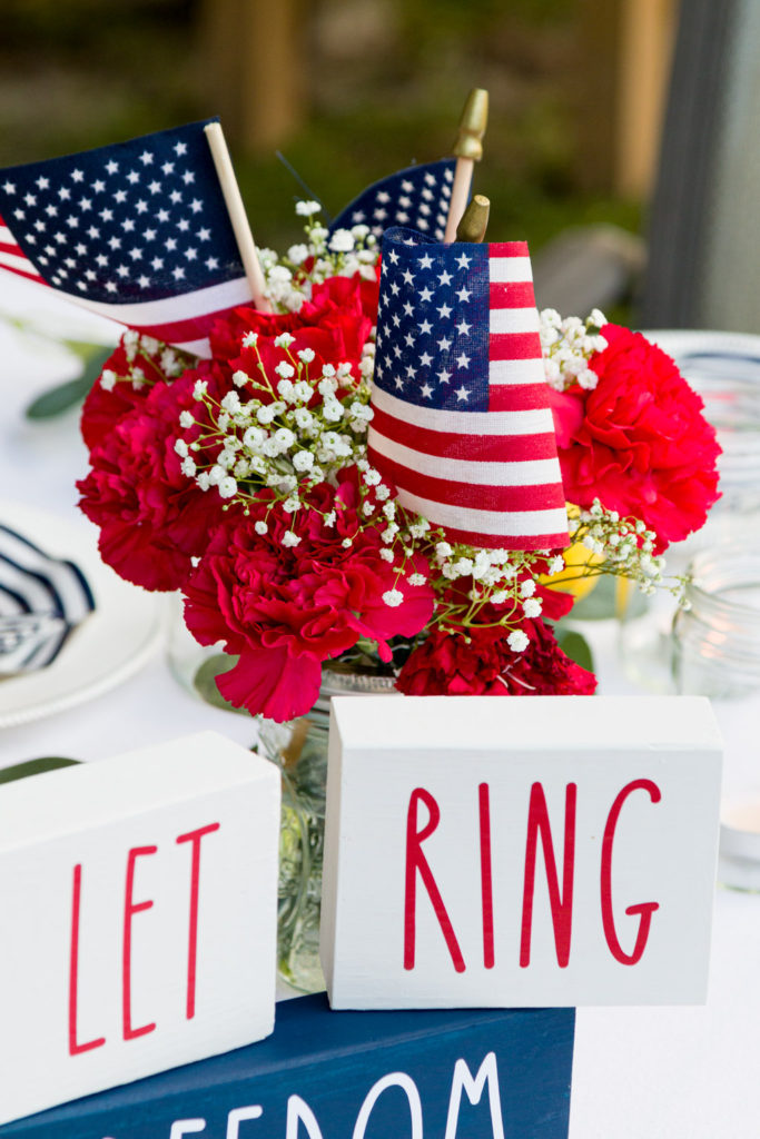Block signs 4th of July centerpiece