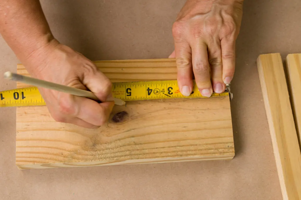 Measuring the base and top of lantern