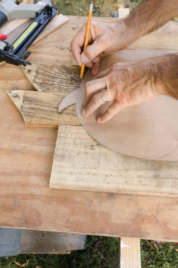 Rustic Pallet Pumpkins DIY - Kippi at Home