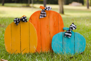 Halloween rustic pallet pumpkins