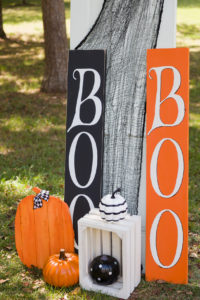 Halloween signs and pumpkins