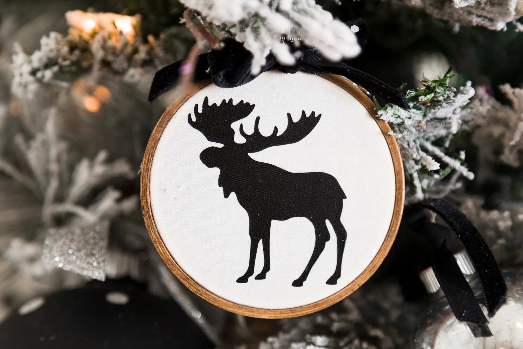 Moose embroidery hoop DIY ornament