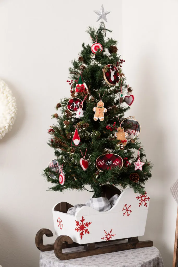 Christmas Tree With Homemade Christmas Ornaments 