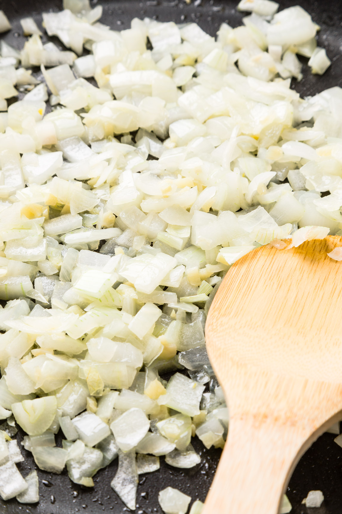 Saute garlic and onions Kippi at Home