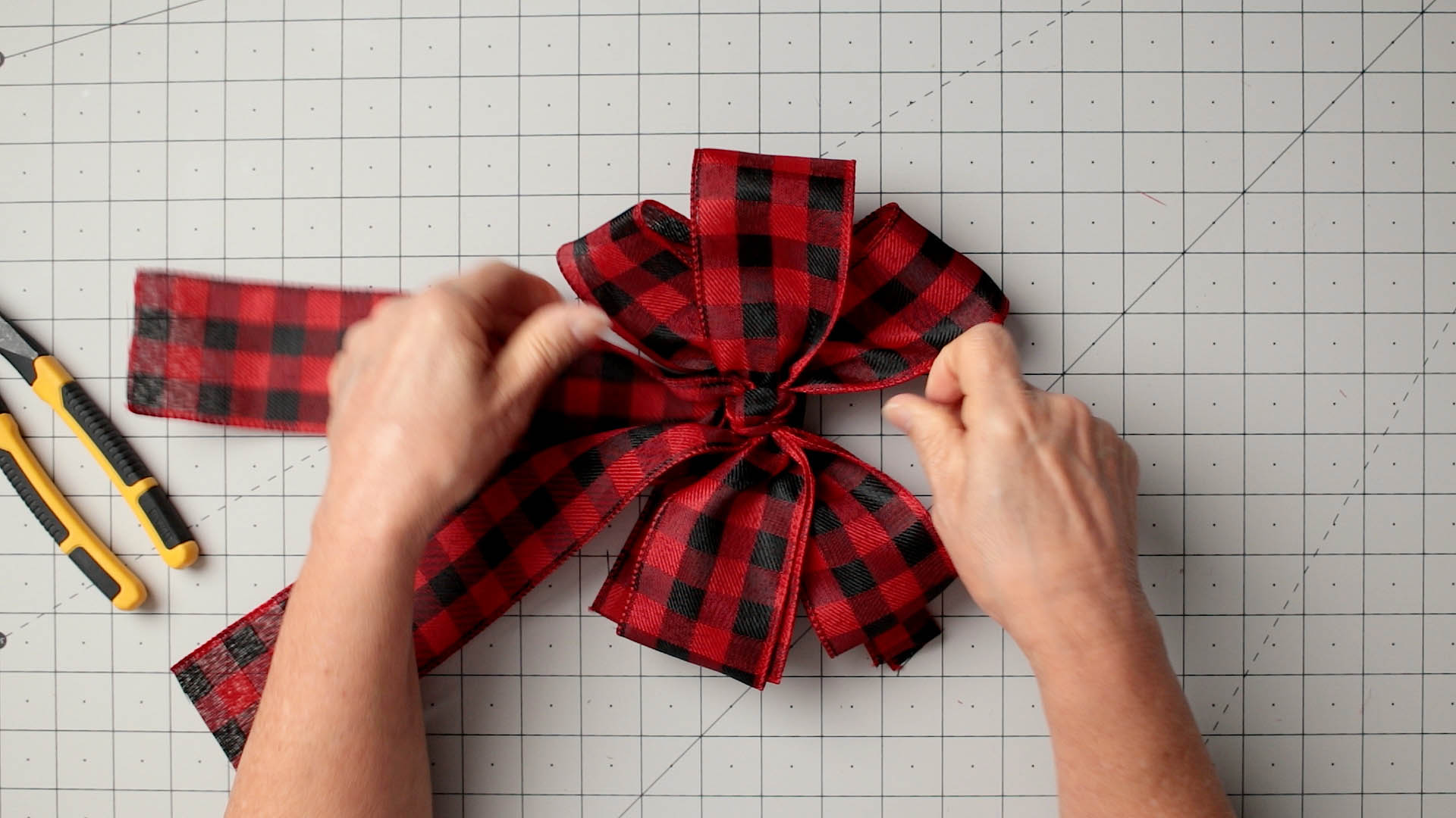 How to Make a Wreath Bow Howto Video Easy Step by Step