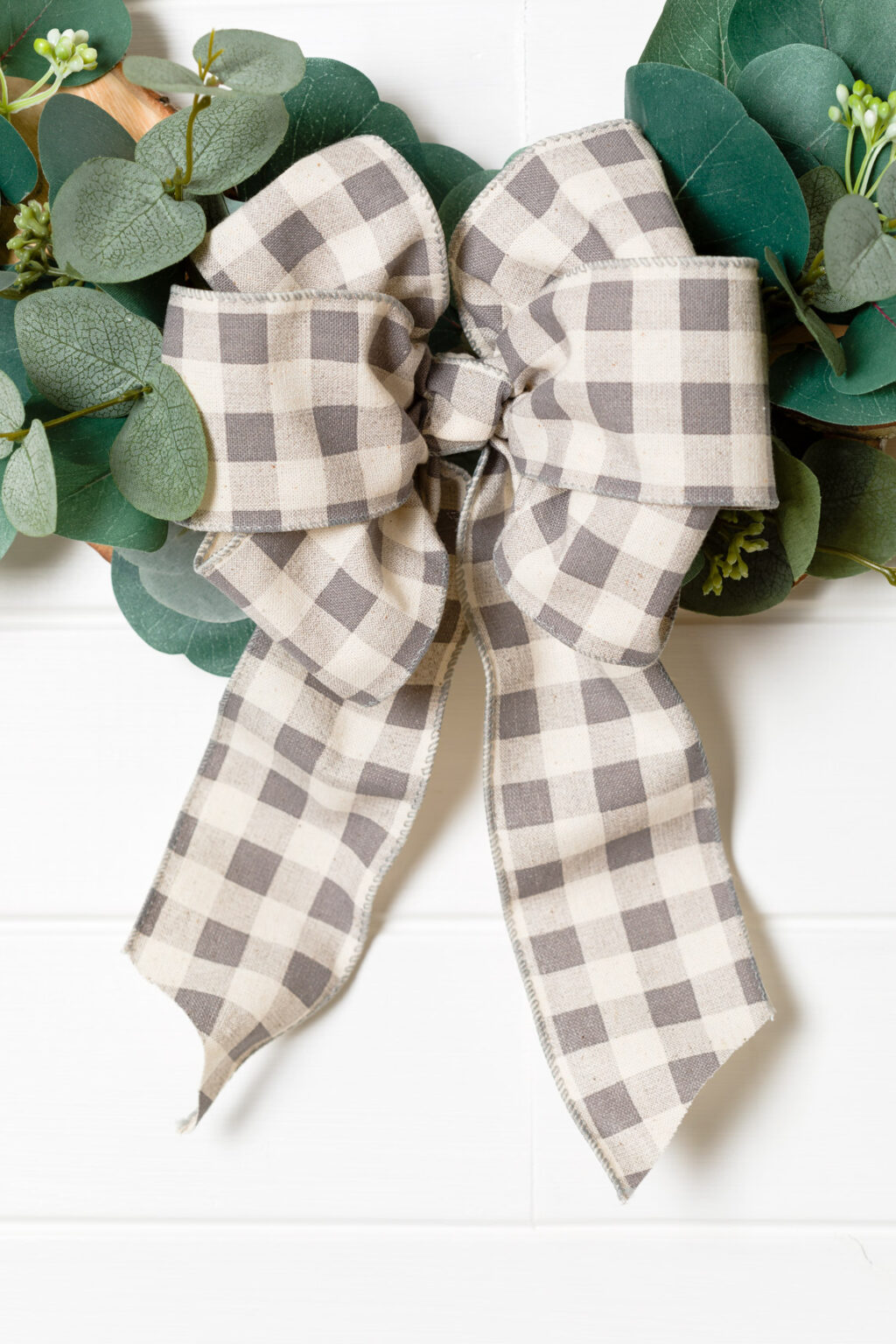 how-to-make-a-wreath-bow-how-to-video-easy-step-by-step