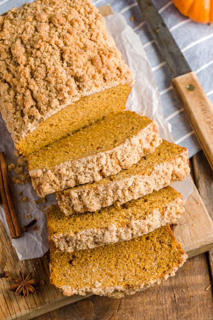 Pumpkin bread with crumb topping 