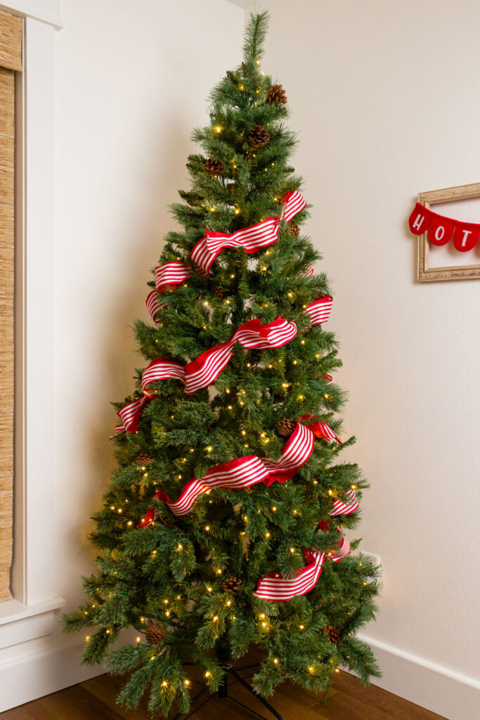 How to Decorate a Christmas Tree With Ribbon