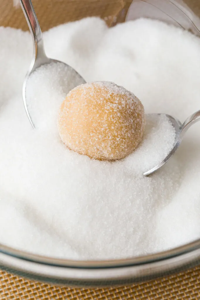 Roll dough balls in sugar