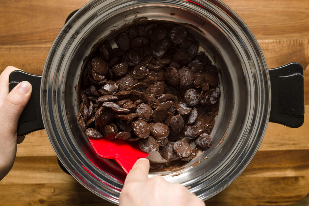 Melting chocolate with double boiler