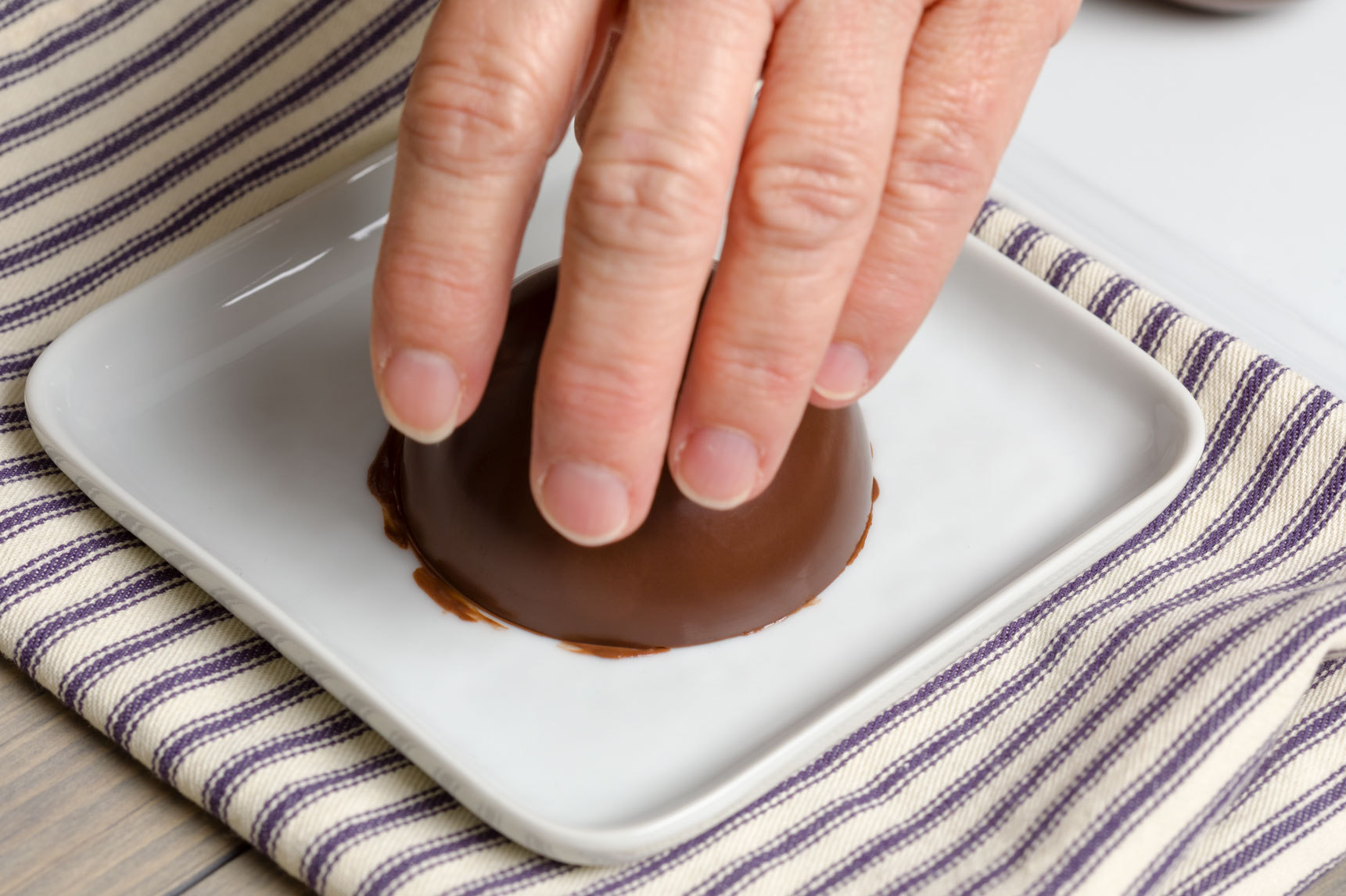 Hot Chocolate Bombs Easy Recipe , How to Make Them the Easy Way