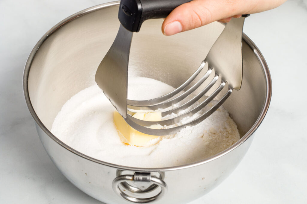Incorporating butter into flour mixture