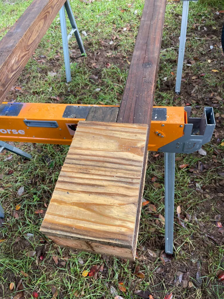 Short side boards attached to the back post 