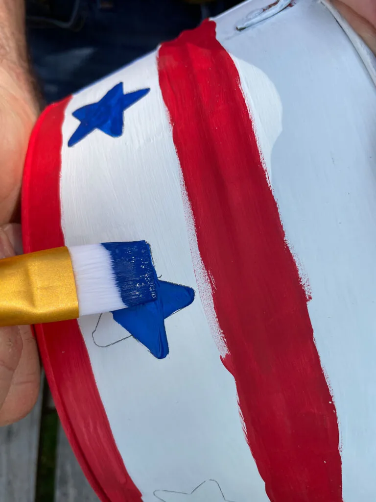 Painting blue stars on the container