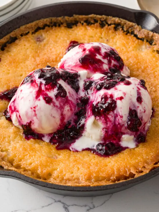 Blackberry cobbler in a skillet