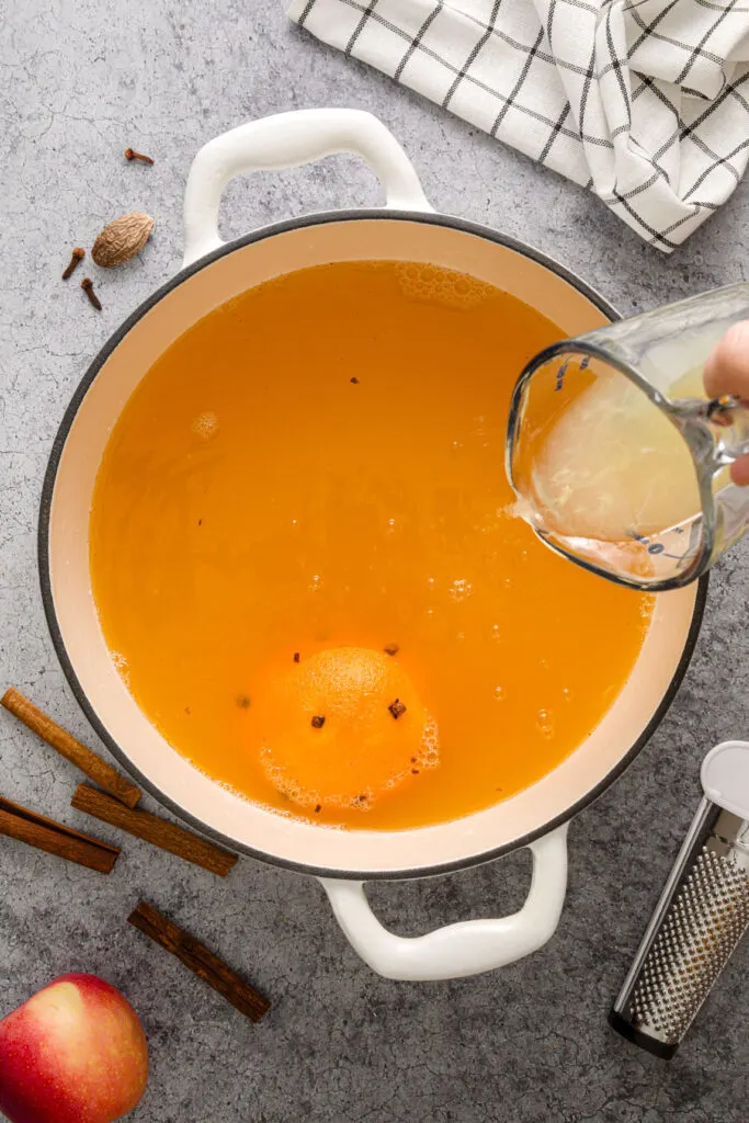 Pour lemon juice into the pot