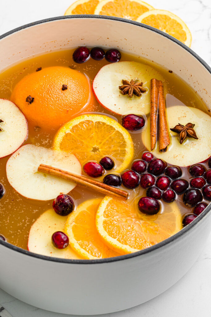 Christmas Wassail with cranberries