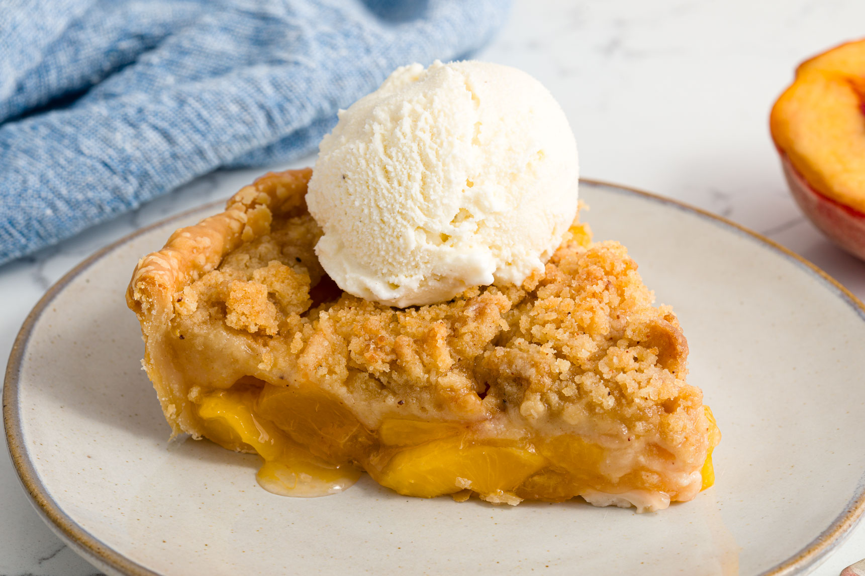 Classic Peach Crumble Pie - Kippi at Home