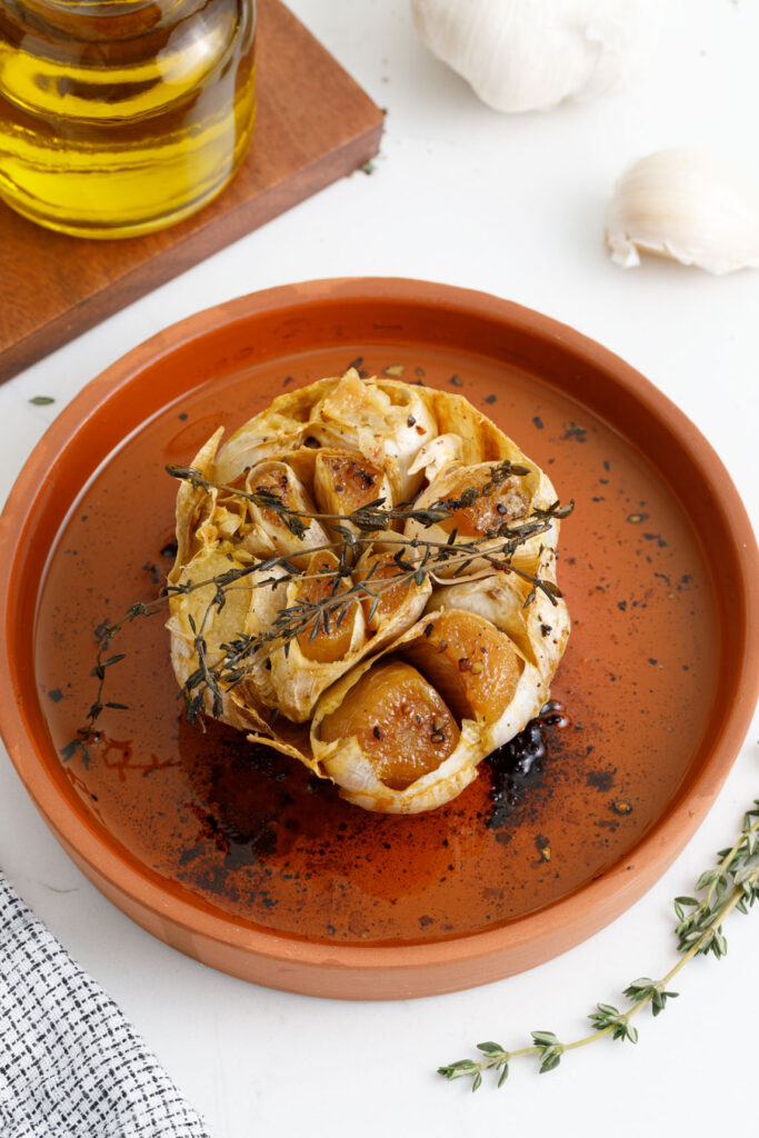 garlic in a clay roaster